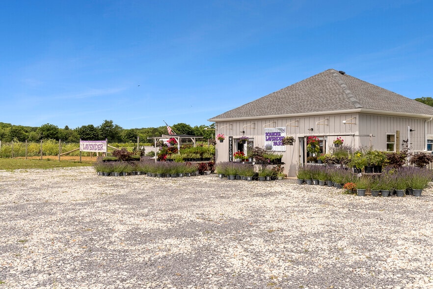 3360 Sound Ave, Riverhead, NY for sale - Building Photo - Image 1 of 22