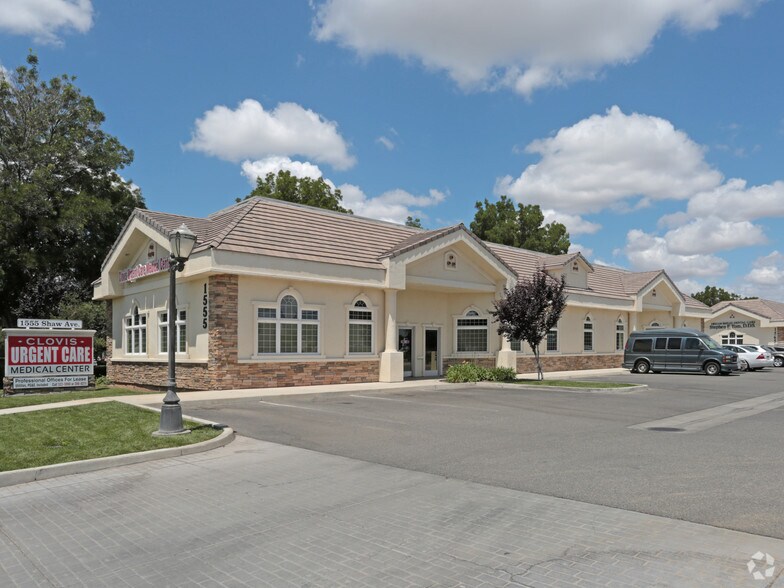 1555 Shaw Ave, Clovis, CA for lease - Primary Photo - Image 2 of 3