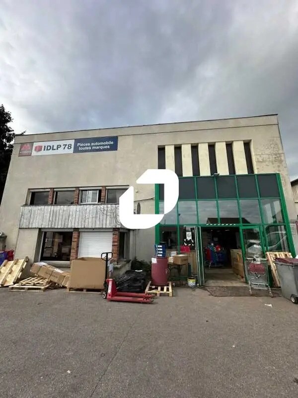 Flex in Chambourcy for sale Building Photo- Image 1 of 17