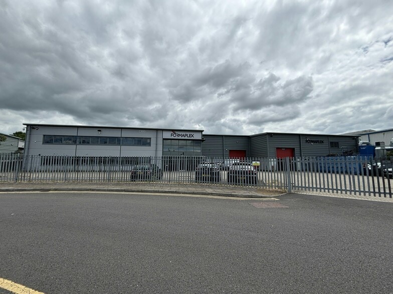 14 Downley Rd, Havant for sale - Building Photo - Image 1 of 35