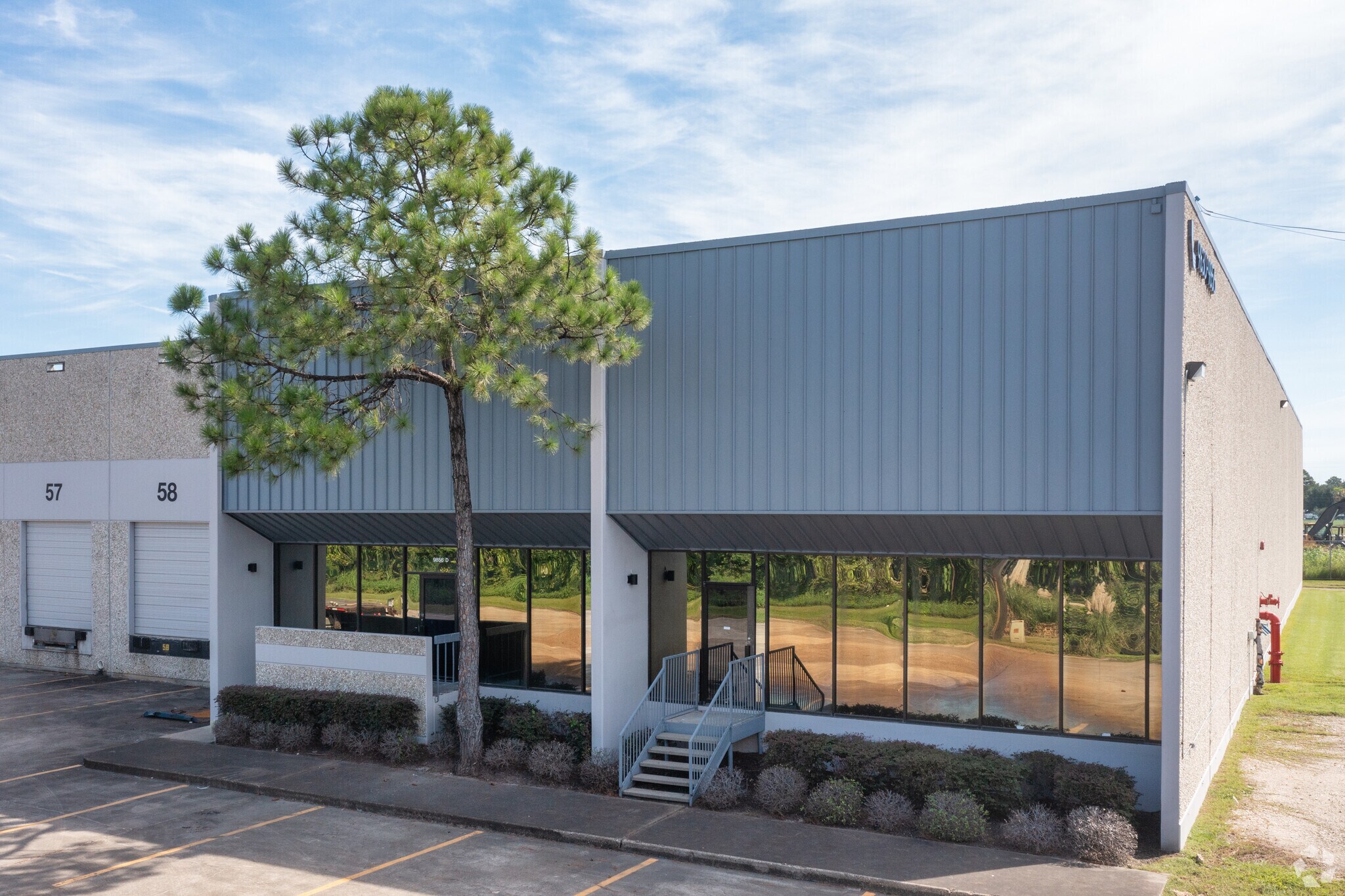 9838-9858 East Fwy, Houston, TX for sale Primary Photo- Image 1 of 1