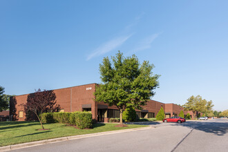 910 Cromwell Park Dr, Glen Burnie, MD for lease Building Photo- Image 2 of 2