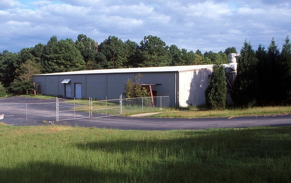4528 Stonegate Industrial Blvd, Stone Mountain, GA for lease - Primary Photo - Image 1 of 15