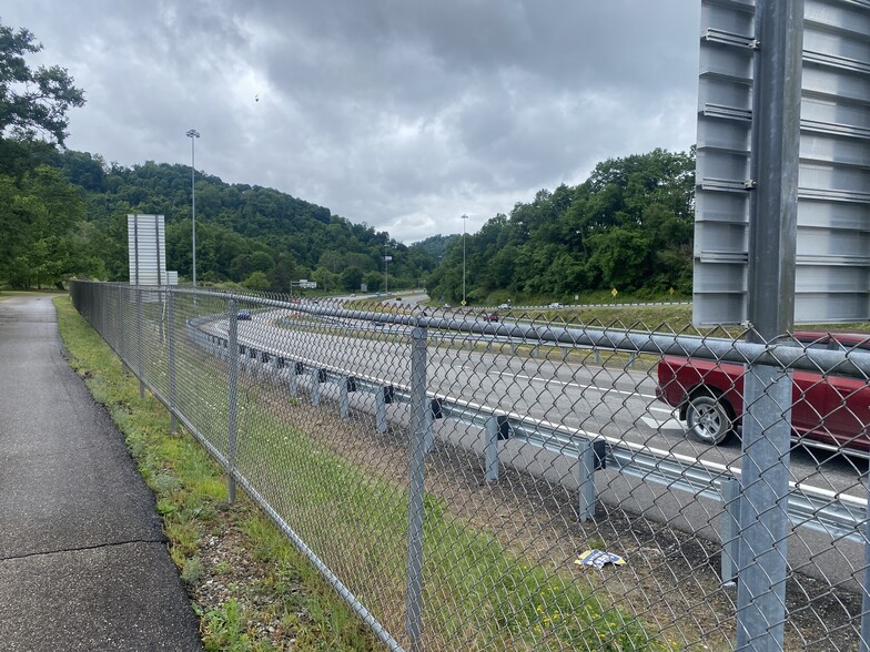 Easterly Side of Mt. deChantal Road, Wheeling, WV for sale - Primary Photo - Image 1 of 5