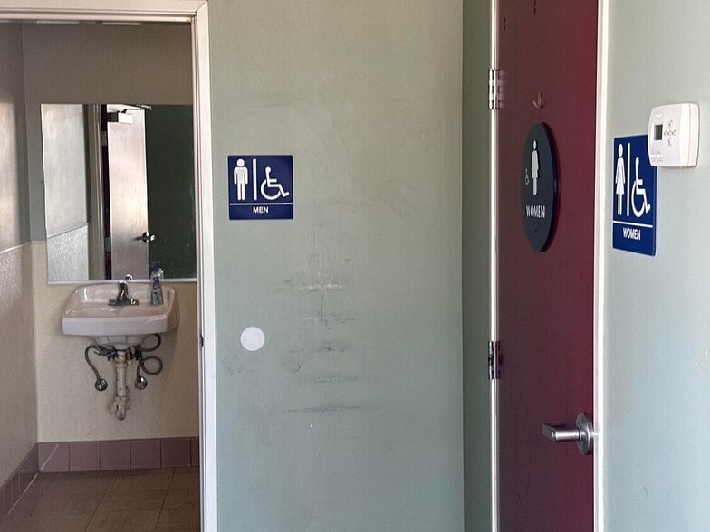 2383-2389 Fletcher Pky, El Cajon, CA for lease - Building Photo - Image 2 of 14