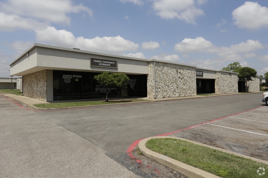 220 Story Rd N, Irving, TX for lease - Building Photo - Image 2 of 9