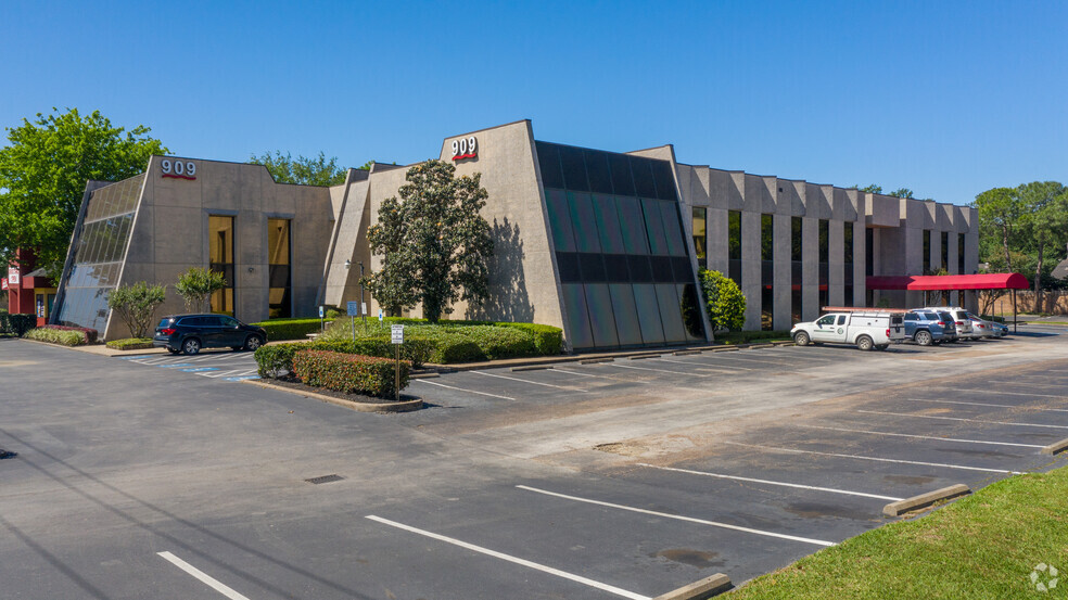 909 Dairy Ashford Rd, Houston, TX for lease - Building Photo - Image 2 of 14