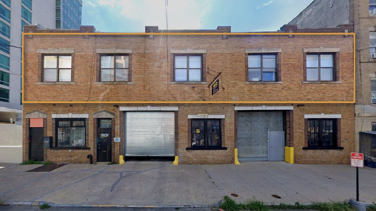 3915 29th St, Long Island City, NY for lease Building Photo- Image 1 of 5