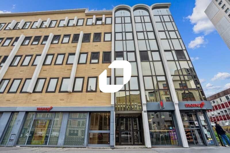 Office in Clichy for lease Building Photo- Image 1 of 14