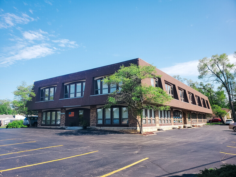 95 W Grand Ave, Lake Villa, IL for sale - Building Photo - Image 2 of 19