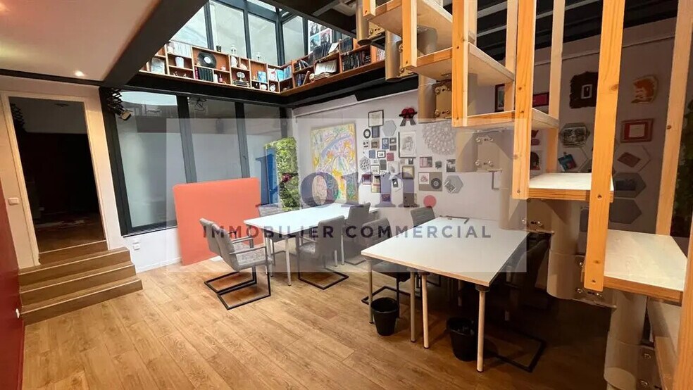 Retail in Paris for lease - Building Photo - Image 1 of 9