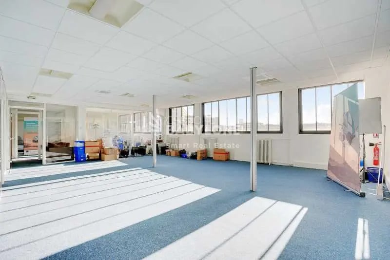 Office in Paris for lease - Interior Photo - Image 1 of 5