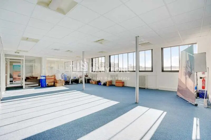 Office in Paris for lease Interior Photo- Image 1 of 6