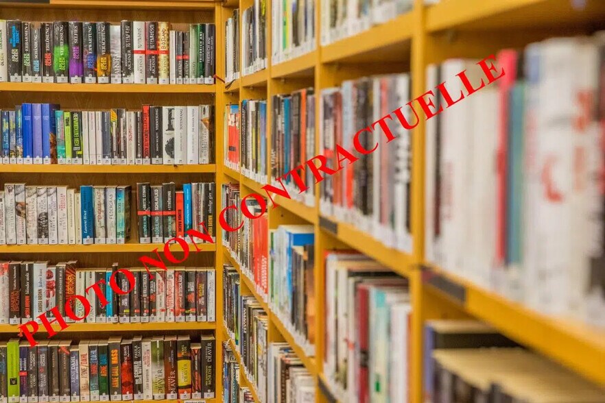 Retail in Aix-les-Bains for lease - Building Photo - Image 2 of 4