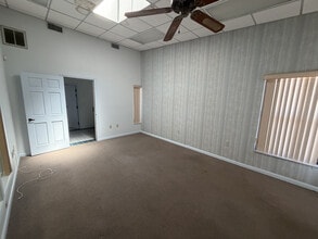 4023 Sawyer Rd, Sarasota, FL for lease Interior Photo- Image 2 of 8