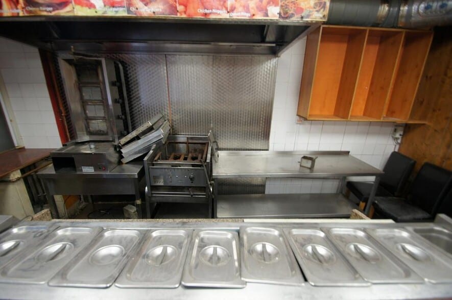 20 Whitby Rd, Ellesmere Port for lease - Building Photo - Image 3 of 12