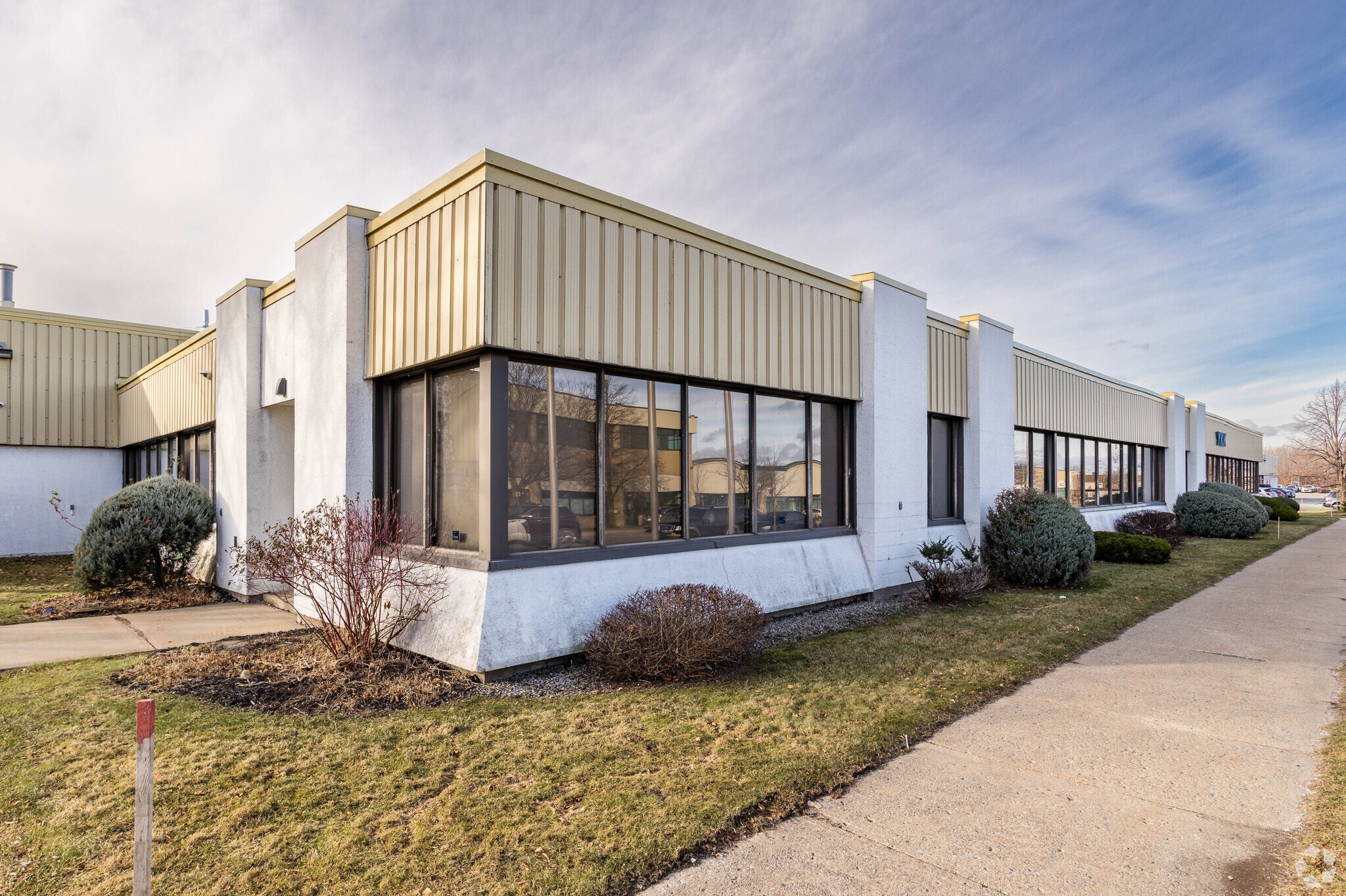 3939 Boul Thimens, Montréal, QC for sale Primary Photo- Image 1 of 1