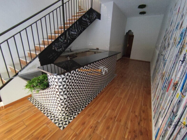 Retail in Elche for lease - Building Photo - Image 1 of 6