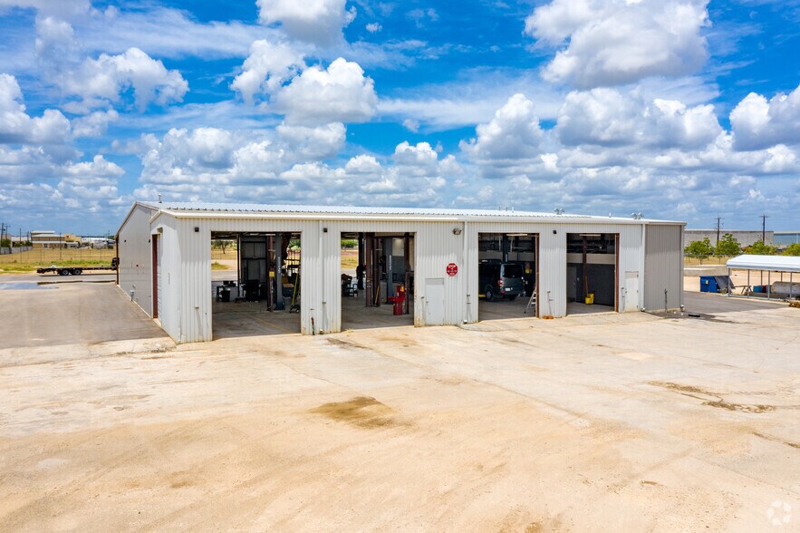 16345 Interstate 35, Selma, TX for sale - Primary Photo - Image 1 of 1