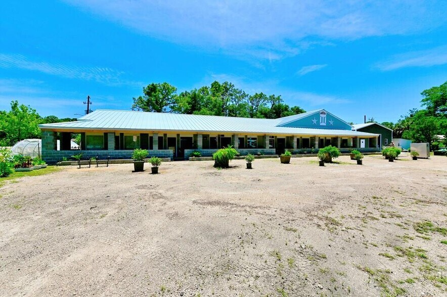 2390 Oak St, Carrabelle, FL for sale - Building Photo - Image 1 of 1