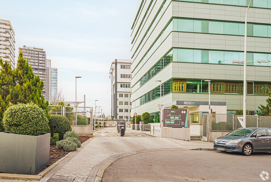 Avenida de Manoteras, 20D, Madrid, Madrid for lease - Building Photo - Image 3 of 3