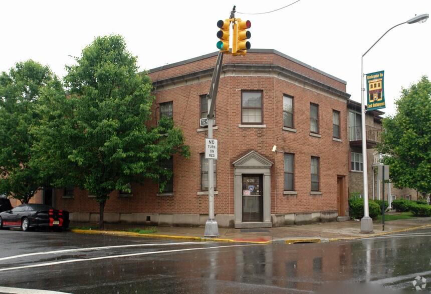 242 Paterson Ave, East Rutherford, NJ, 07073 Storefront Retail/Office