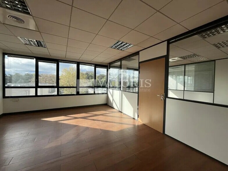 Office in Écully for lease - Building Photo - Image 1 of 7