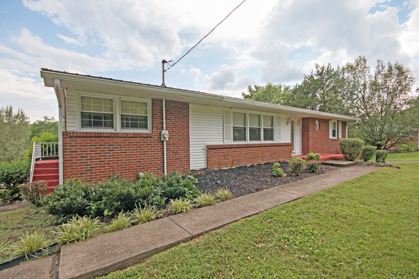 1044 Neelys Bend Rd, Madison, TN 37115