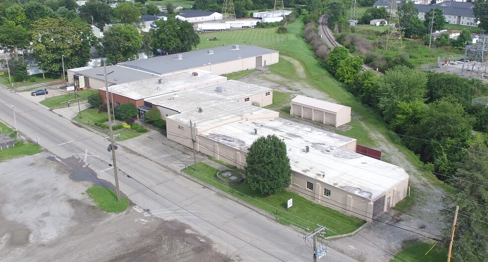 2725 Columbus Rd, Springfield, OH 45503