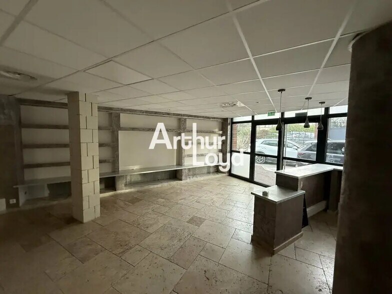 Retail in Puget-sur-Argens for lease - Interior Photo - Image 2 of 4