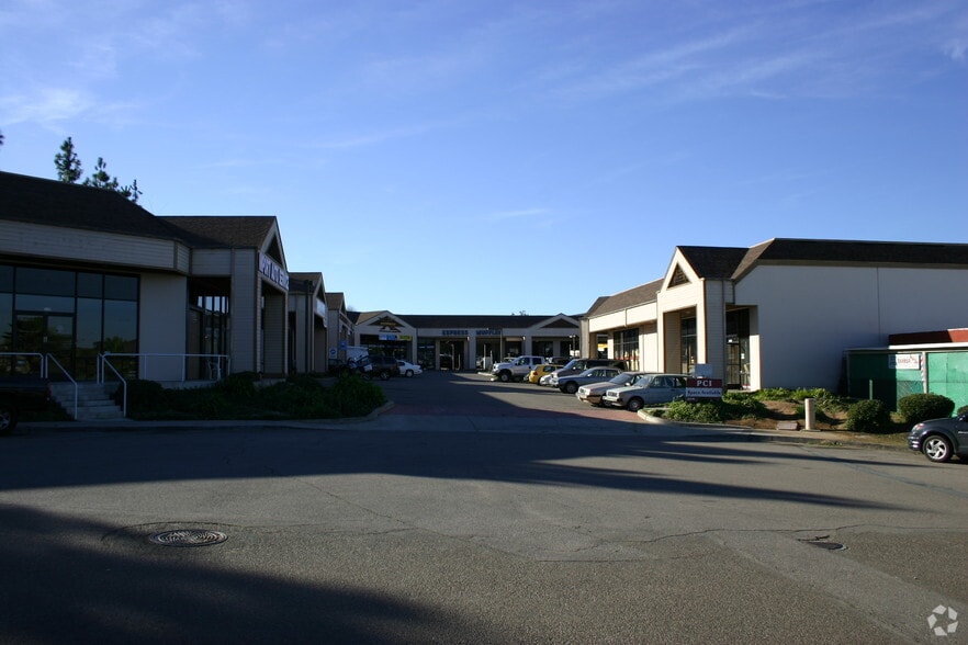 7945 Mission Gorge Rd, Santee, CA for lease - Building Photo - Image 3 of 11