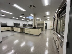 5-Hood R&D Lab Space/office in Woburn, MA - Life Science