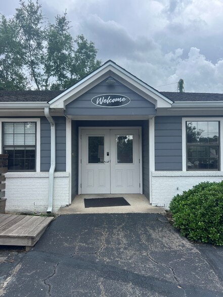 1377 Cross Creek Cir, Tallahassee, FL for sale - Building Photo - Image 2 of 11