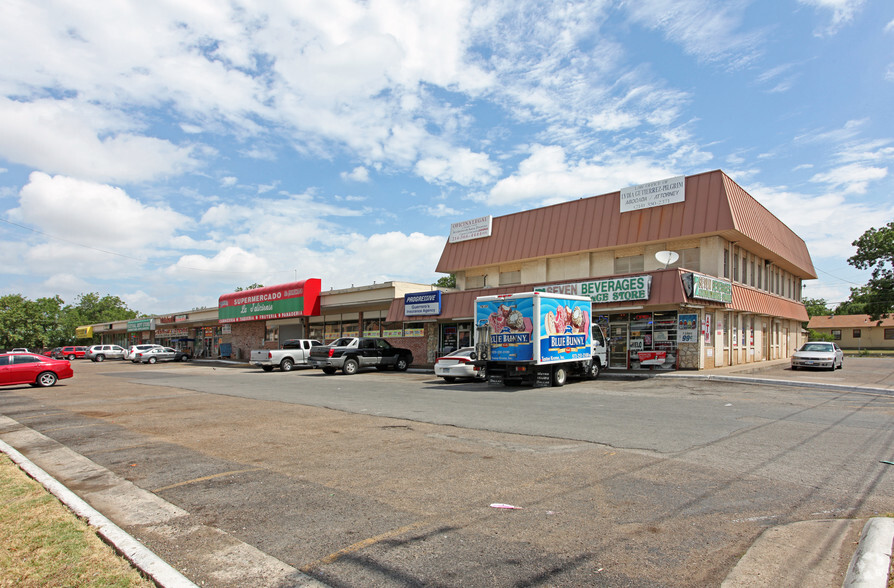 9500-9526 Webb Chapel Rd, Dallas, TX for lease - Primary Photo - Image 1 of 4