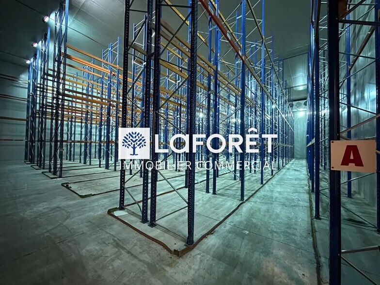 Industrial in Saint-Denis-lès-Sens for lease - Interior Photo - Image 2 of 2