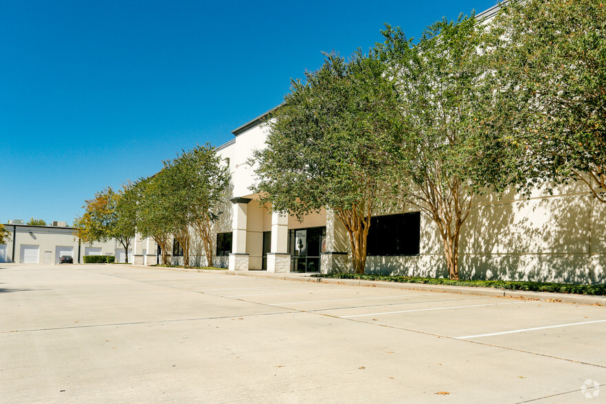 8280 Willow Place Dr N, Houston, TX for lease - Building Photo - Image 2 of 2