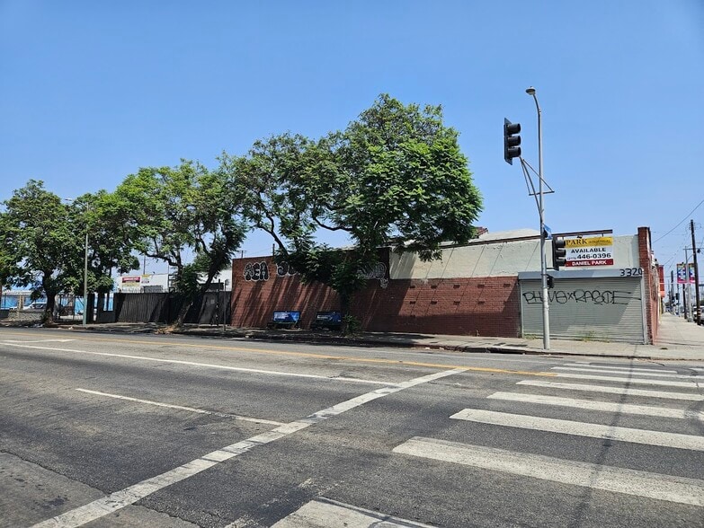 3320 S Broadway, Los Angeles, CA for lease - Building Photo - Image 2 of 16