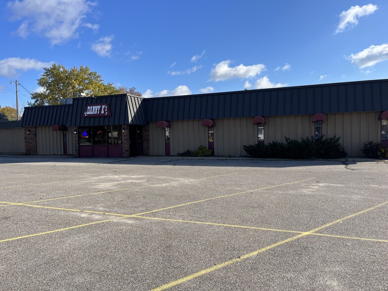 950 W Grand Ave, Wisconsin Rapids, WI for sale - Building Photo - Image 2 of 23