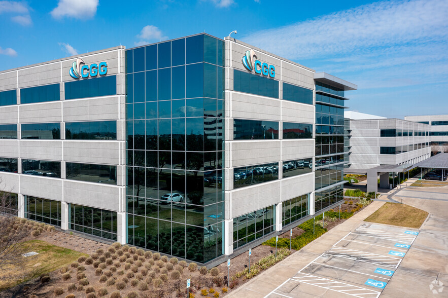 10300 Town Park Dr, Houston, TX for lease - Building Photo - Image 1 of 10