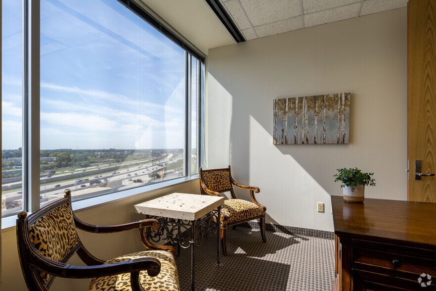 1612 Summit Ave, Fort Worth, TX for lease - Interior Photo - Image 2 of 30