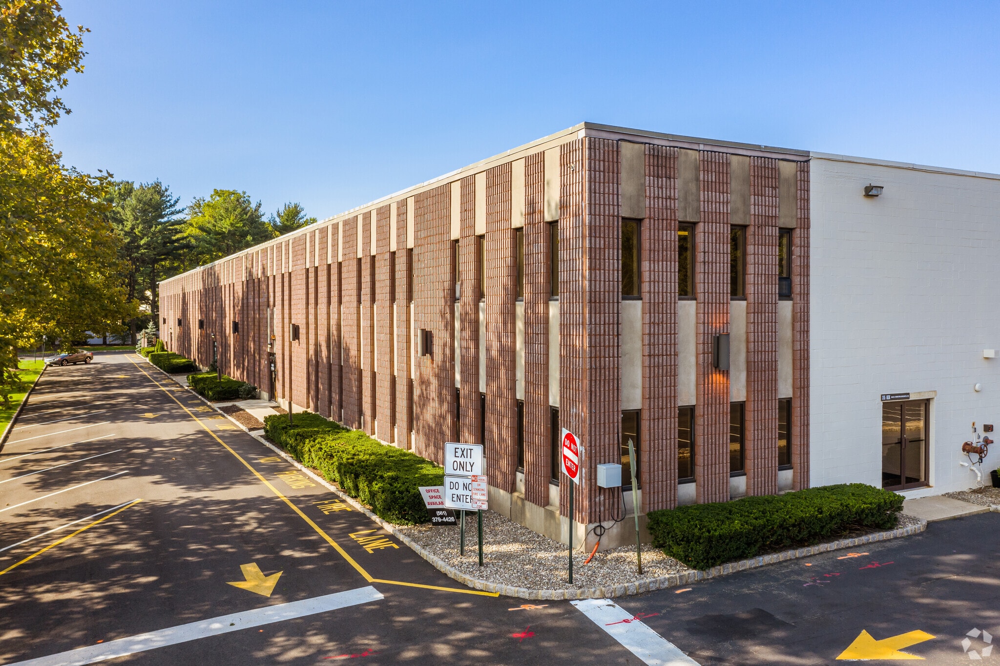 681 Lawlins Park, Wyckoff, NJ for lease Building Photo- Image 1 of 14