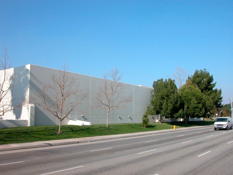 2712 McGaw Ave, Irvine, CA for lease - Building Photo - Image 1 of 1