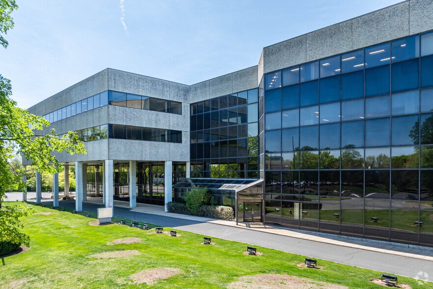200 Franklin Square Dr, Somerset, NJ for lease - Primary Photo - Image 1 of 22