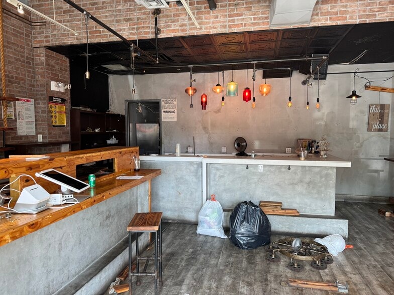 541 Myrtle Ave, Brooklyn, NY for lease - Building Photo - Image 3 of 7