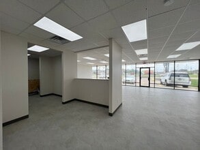 2610 TX-35 Loop, Alvin, TX for lease Interior Photo- Image 1 of 2