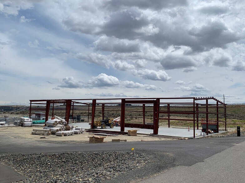 251 E Reata Rd, Kennewick, WA for sale - Building Photo - Image 1 of 1
