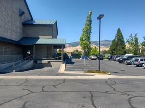 554 Clover Ln, Ashland, OR for lease Building Photo- Image 2 of 10