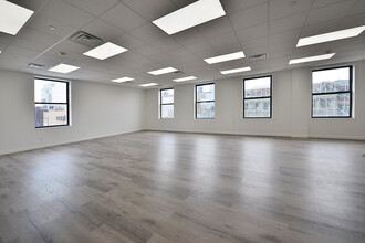 136-21 Roosevelt Ave, Flushing, NY 11354-5655, Flushing, NY for lease Interior Photo- Image 2 of 9