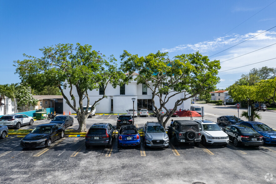 2401 S Douglas Rd, Miami, FL for lease - Building Photo - Image 2 of 11