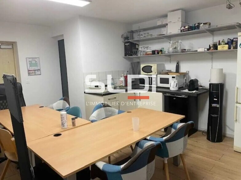 Flex in Villeurbanne for lease - Interior Photo - Image 3 of 6